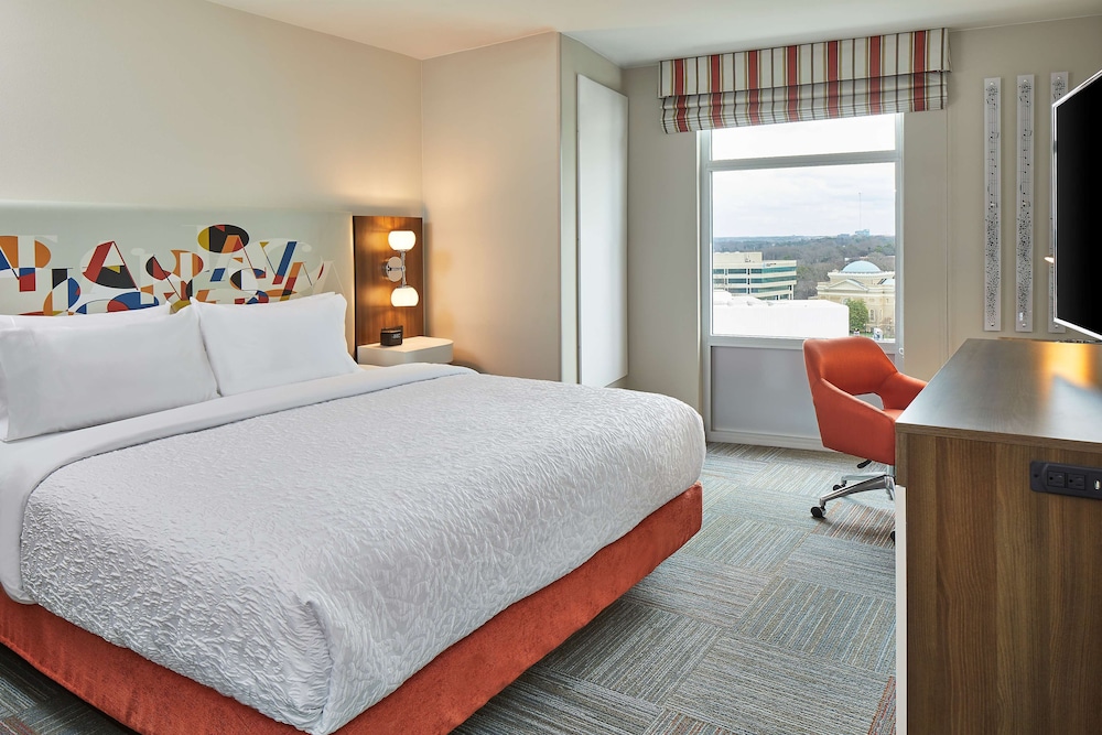 Room, 1 King Bed, Accessible (Hearing, Courtyard) - Photo 3
