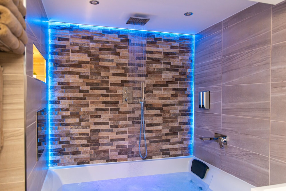Executive Apartment, Accessible, Private Bathroom (Jacuzzi - Apartment 1) - Photo 53