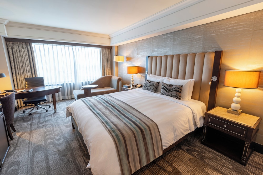 Junior Suite King Double (Fitness, Sauna, Swimming Pool Access For 2)