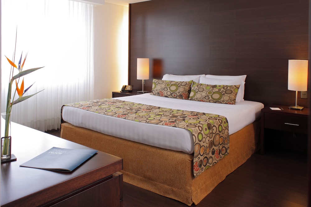 Standard Suite, 1 Queen Bed photo 2