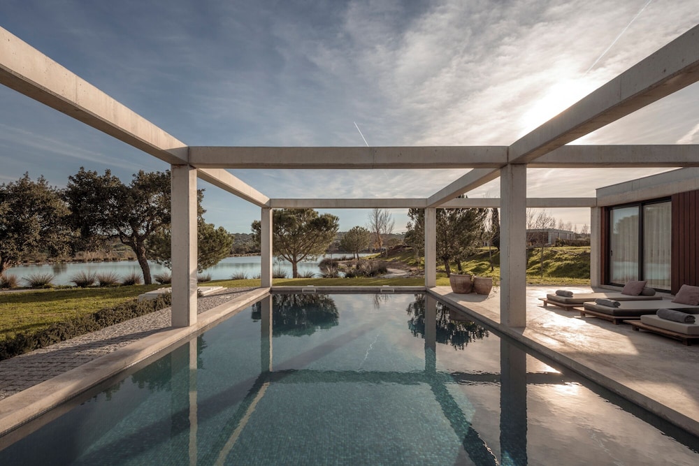 Lake Three-bedroom Villa w/ Private Pool