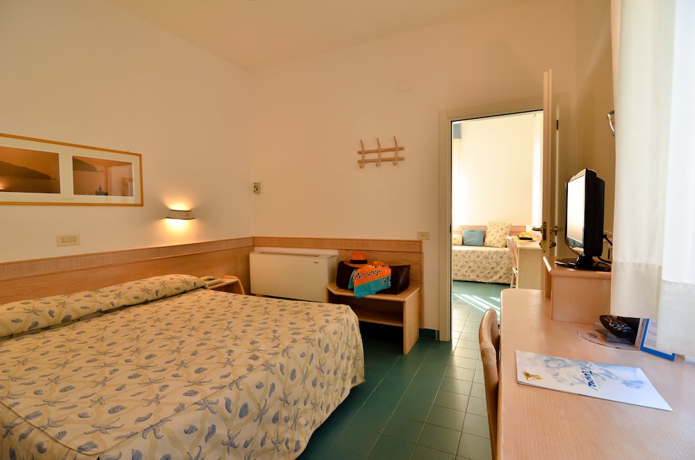 Triple Room (Ciprea)