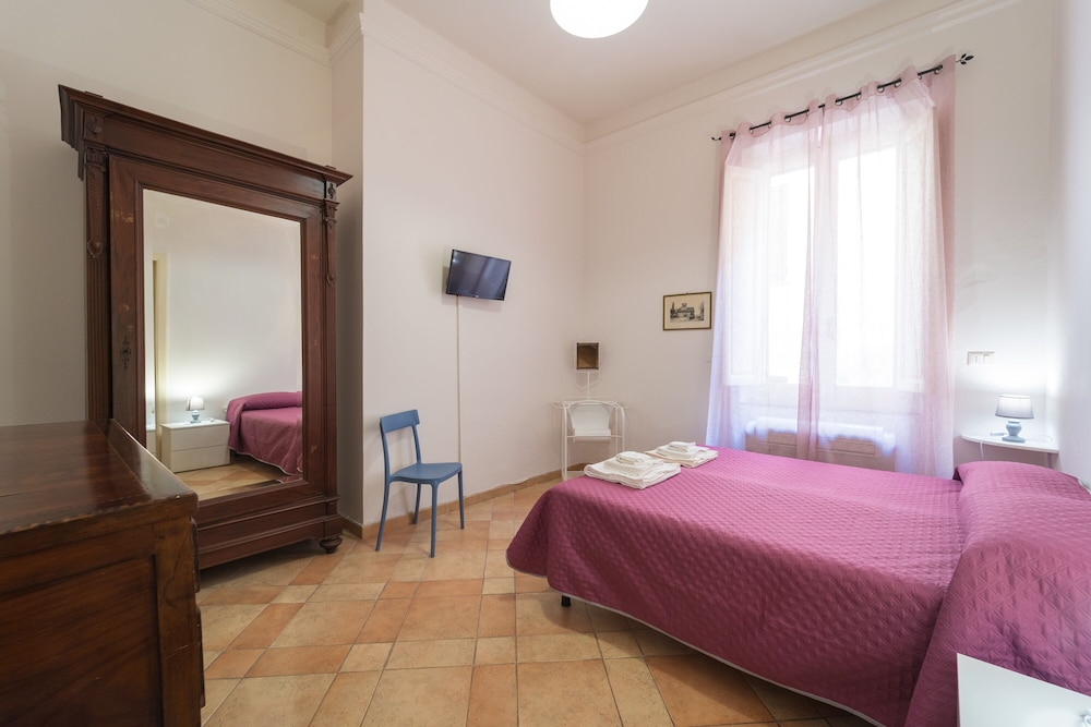 Classic Double Room, Private Bathroom, City View (Retro3) photo 2