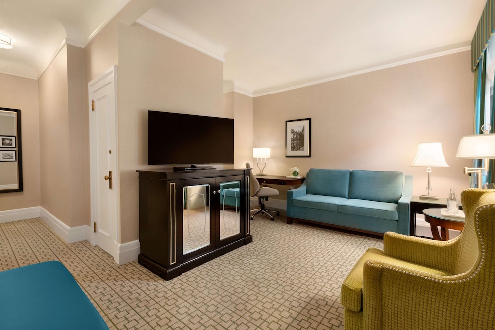 Signature Room,1 King Bed (Parliament or Majors Hill Park View) - Photo 2