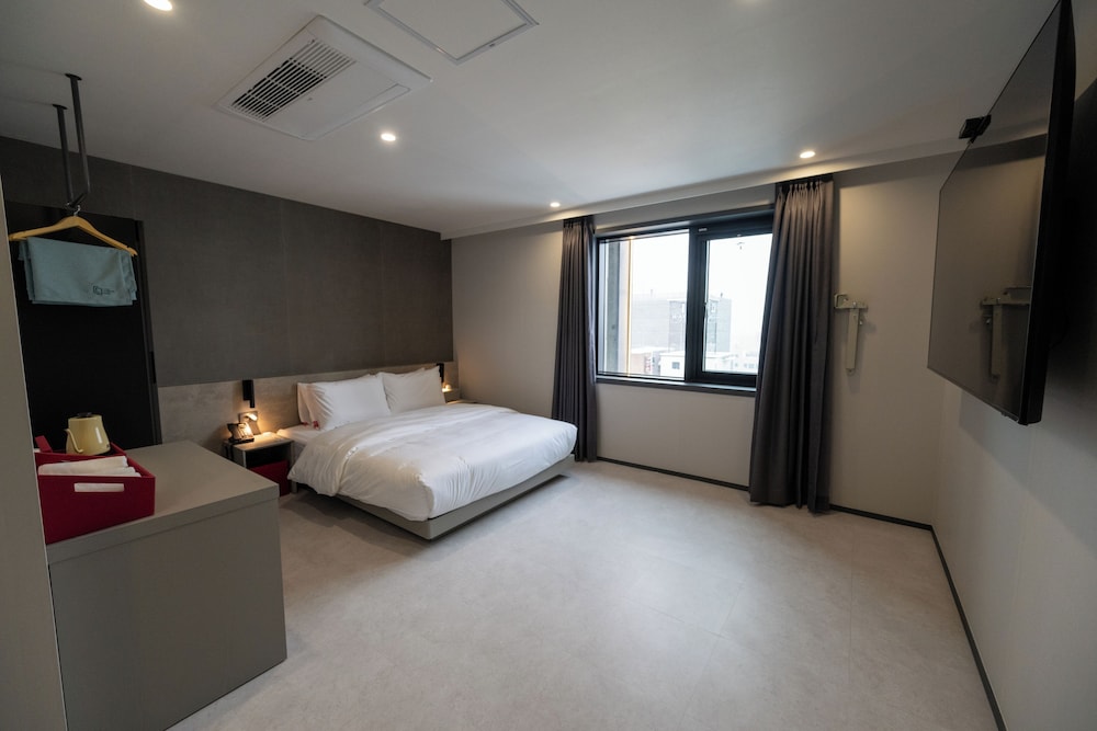 BUSINESS ROOM - Breakfast service + 1 FREE DRINK provided to guests photo 3