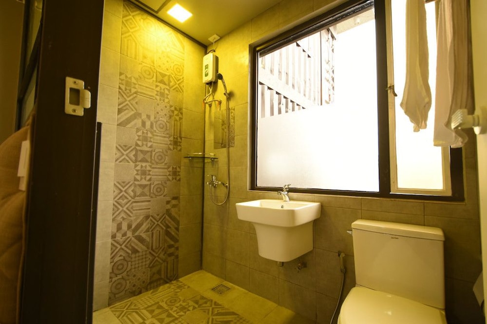 Economy Room, 1 Queen Bed, Non Smoking, City View photo 3