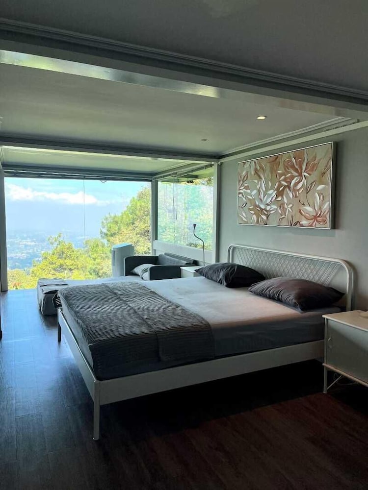 Basic Villa photo 2