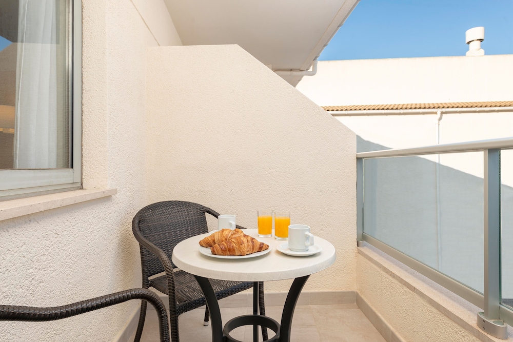 Double Room, Balcony, City View photo 2