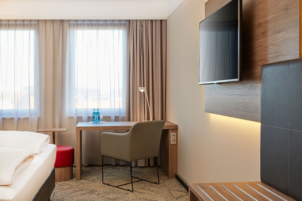 Business Double Room, 1 Double Bed (Includes Access To Executive Lounge) photo 3