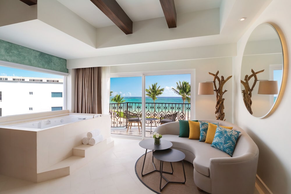 One-bedroom Suite Oceanfront - 1 King Bed