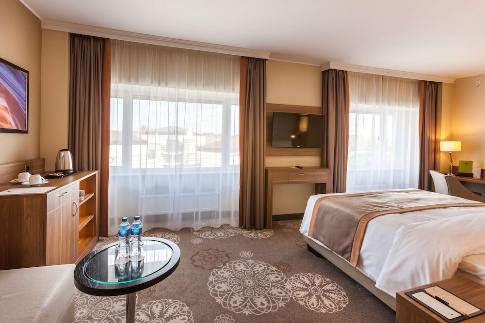 Superior Room, 1 King Bed photo 3
