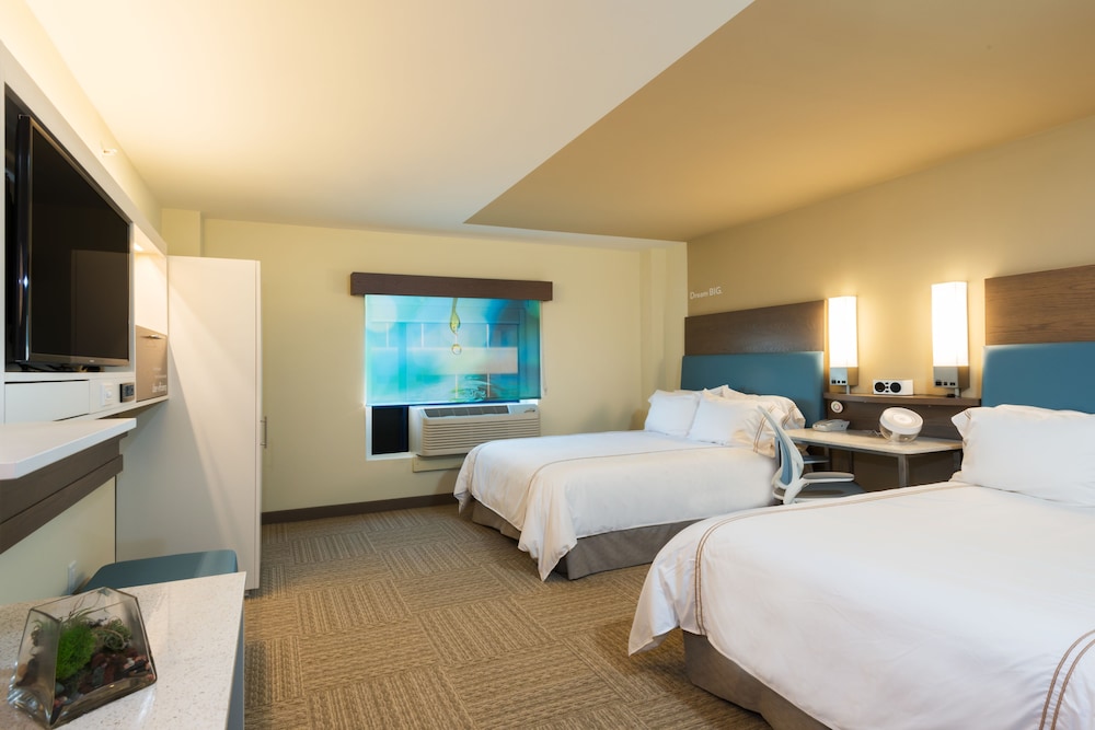 Standard Room, 2 Double Beds, Accessible Bathtub (Communications) - Photo 1