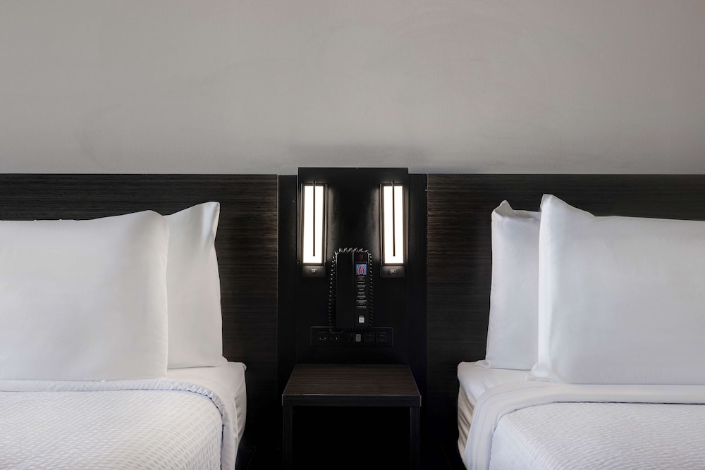 Deluxe Room, 2 Double Beds, Non Smoking, Refrigerator & Microwave - Photo 1