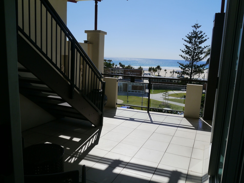 3 Bedroom Roof Top Spa Ocean Front photo 2