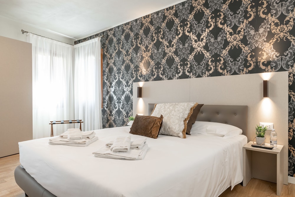 Luxury Triple Room, City View (5) photo 2