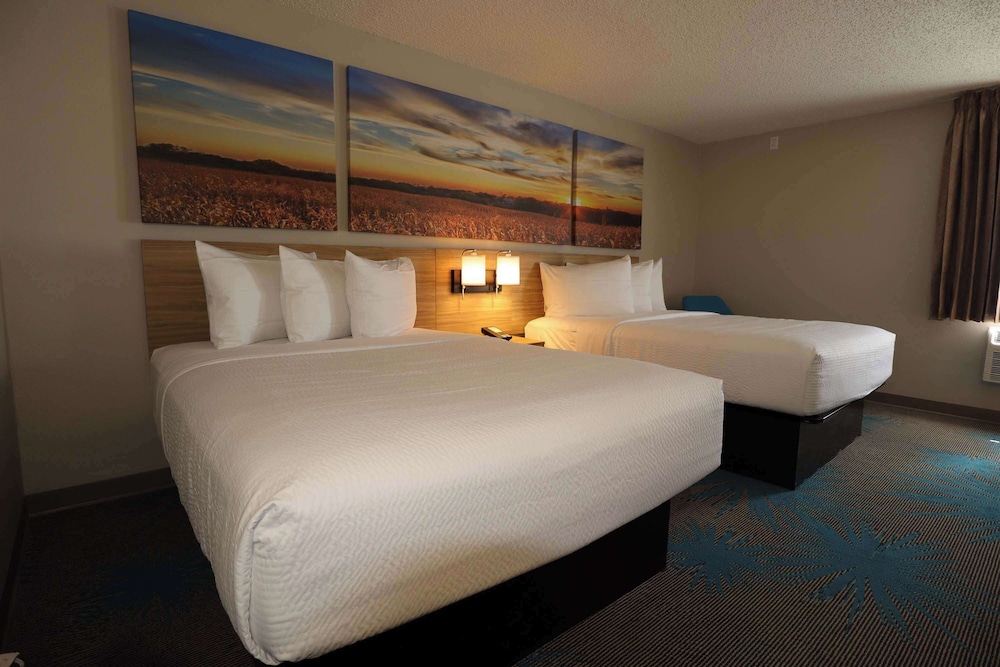 Suite, Multiple Beds, Non Smoking - Photo 2