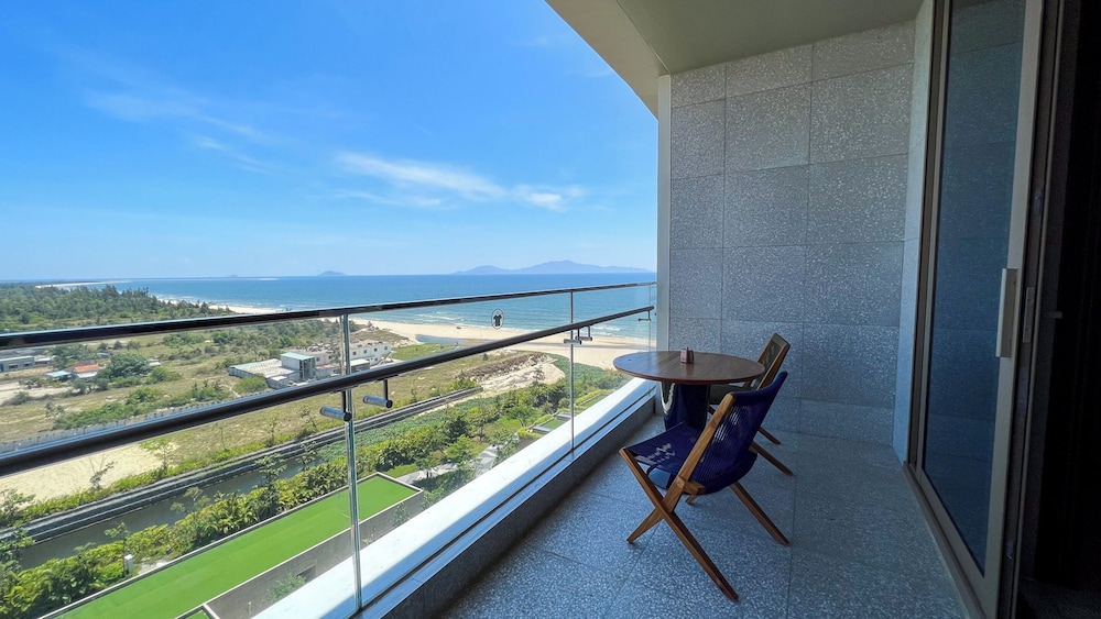 Deluxe Ocean View King - Photo 6
