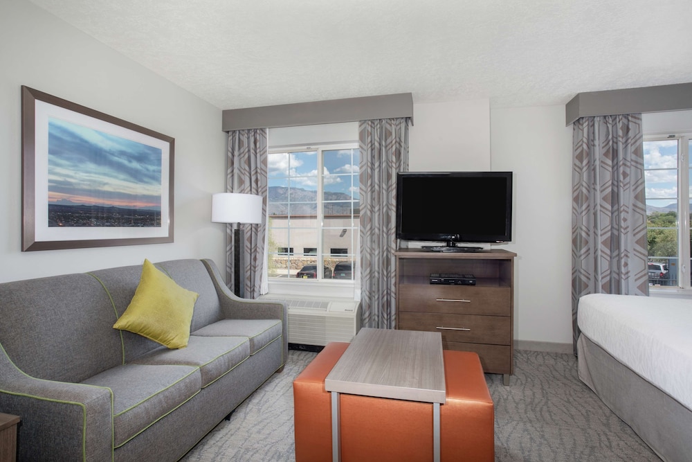 Suite, 1 King Bed, Accessible, Bathtub photo 2