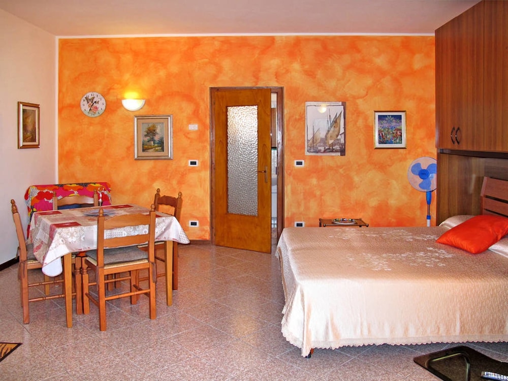 Apartment, Lake View