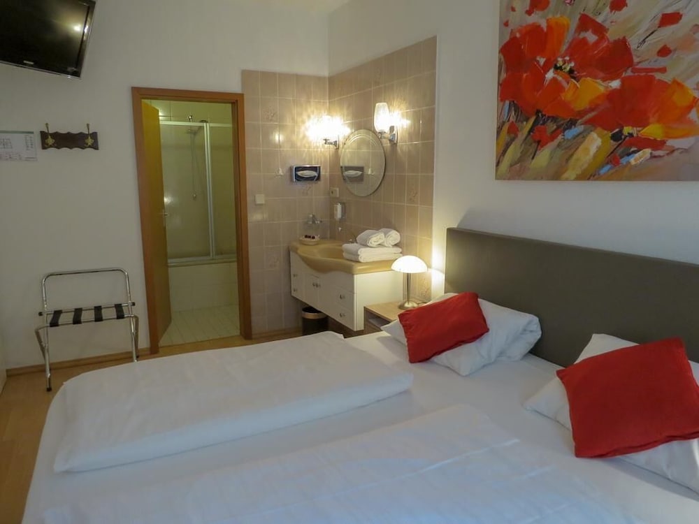 Basic Double Room - Photo 6