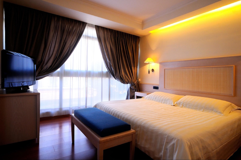 Suite, 1 King Bed, Terrace
