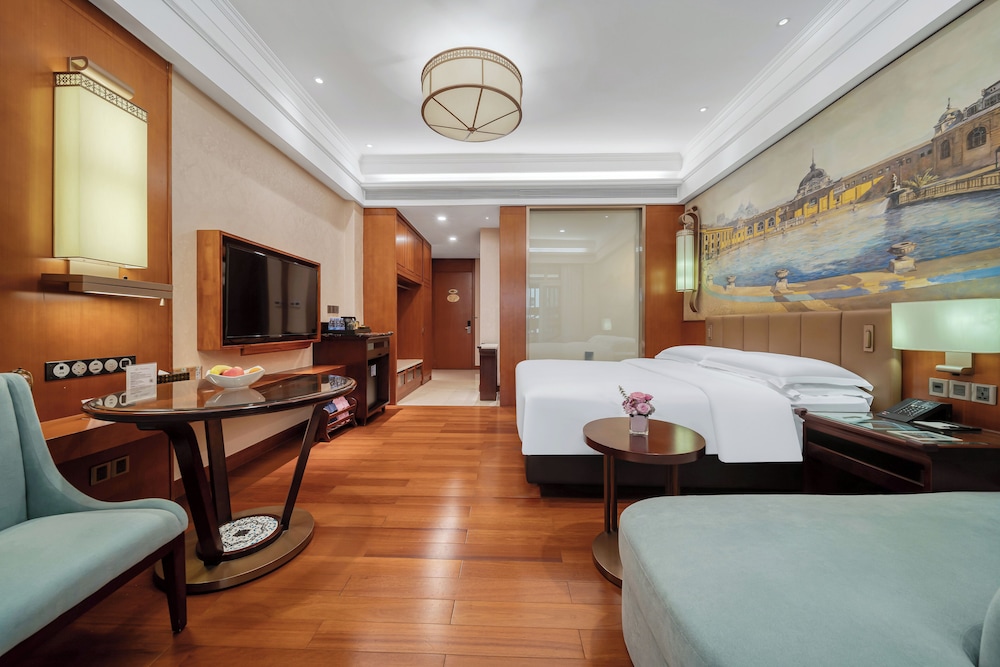 Hotspring Superior King Bed Room photo 3