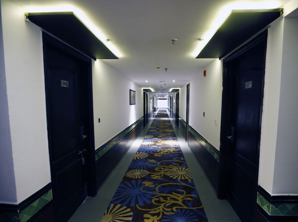 Grand Double or Twin Room, 1 Queen Bed, Refrigerator, City View photo 2
