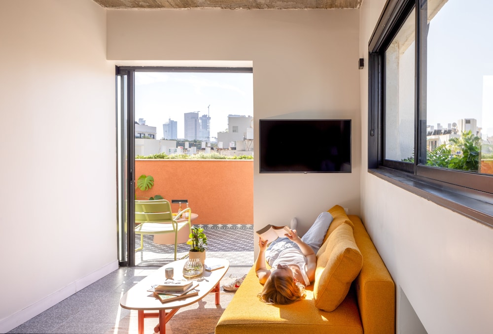 Connecting suites with two Balconies - Photo 7