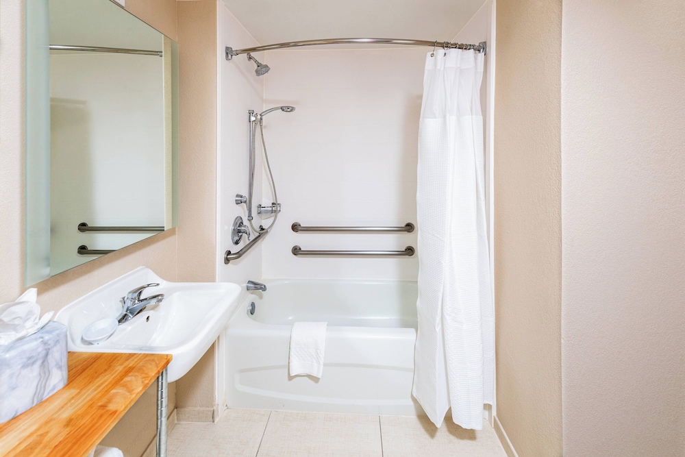 Suite, Multiple Beds - Photo 6