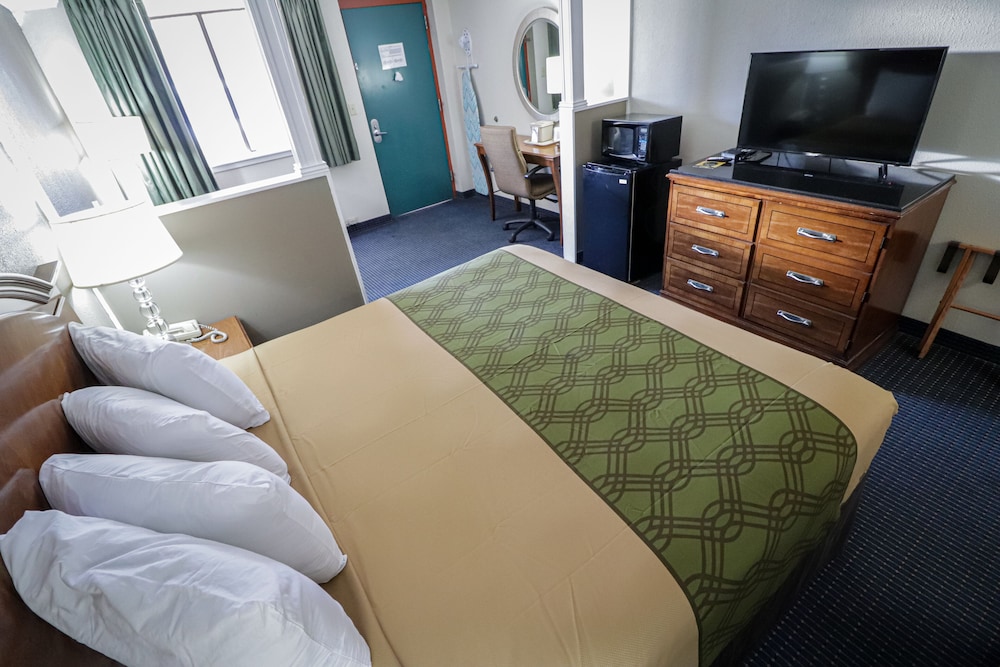 Premium Room, 1 King Bed with Sofa bed, Non Smoking - Photo 4
