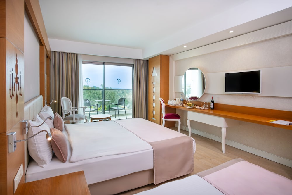 Standard Room, Partial Sea View photo 1