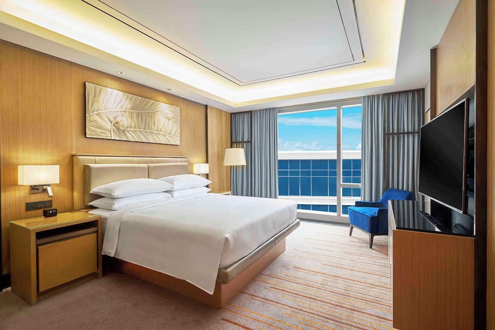Deluxe Suite, 1 King Bed with Sofa bed photo 3