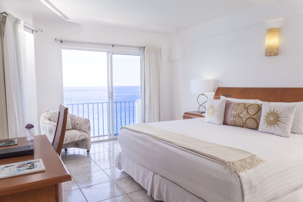 One Bedroom Suite - 1 King Bed