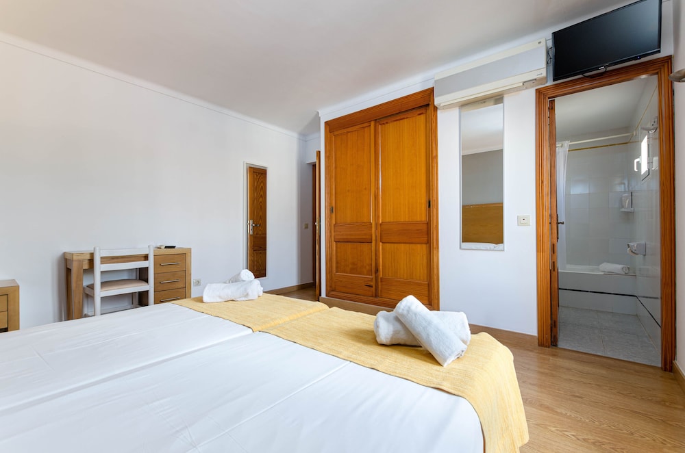 Double Room - Photo 2