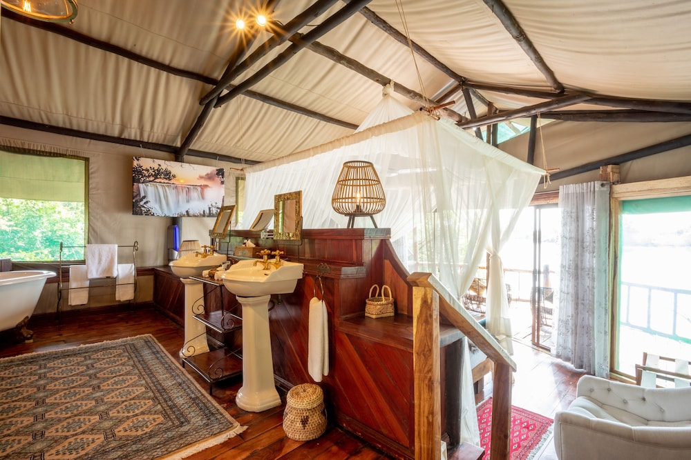 Superior Tent, 1 Bedroom, River View photo 2