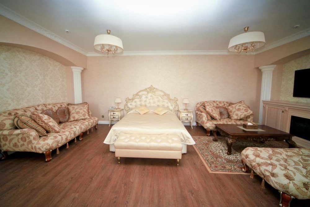 Royal Suite photo 2