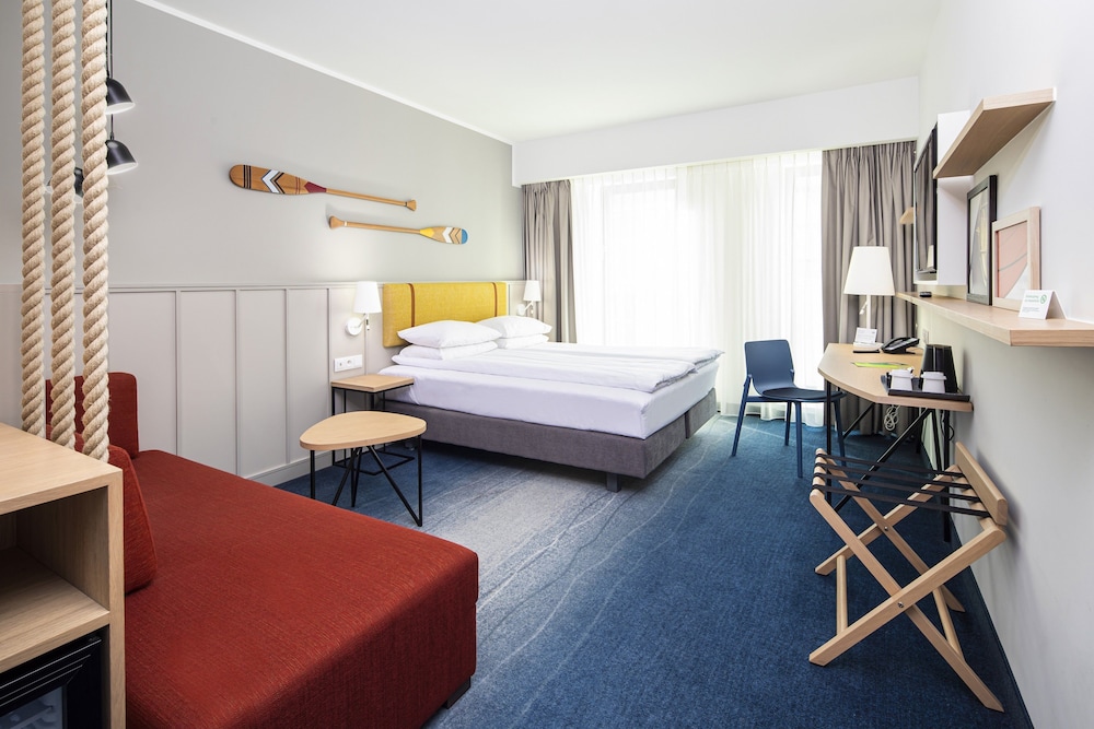 Standard Room, 1 Queen Bed with Sofa bed - Photo 3