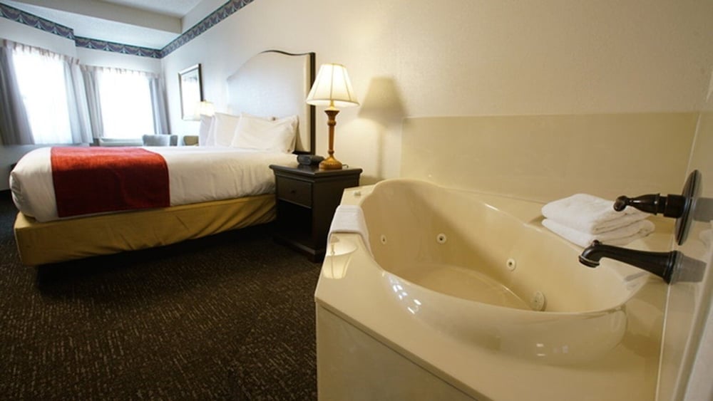 King Jacuzzi with Balcony photo 3