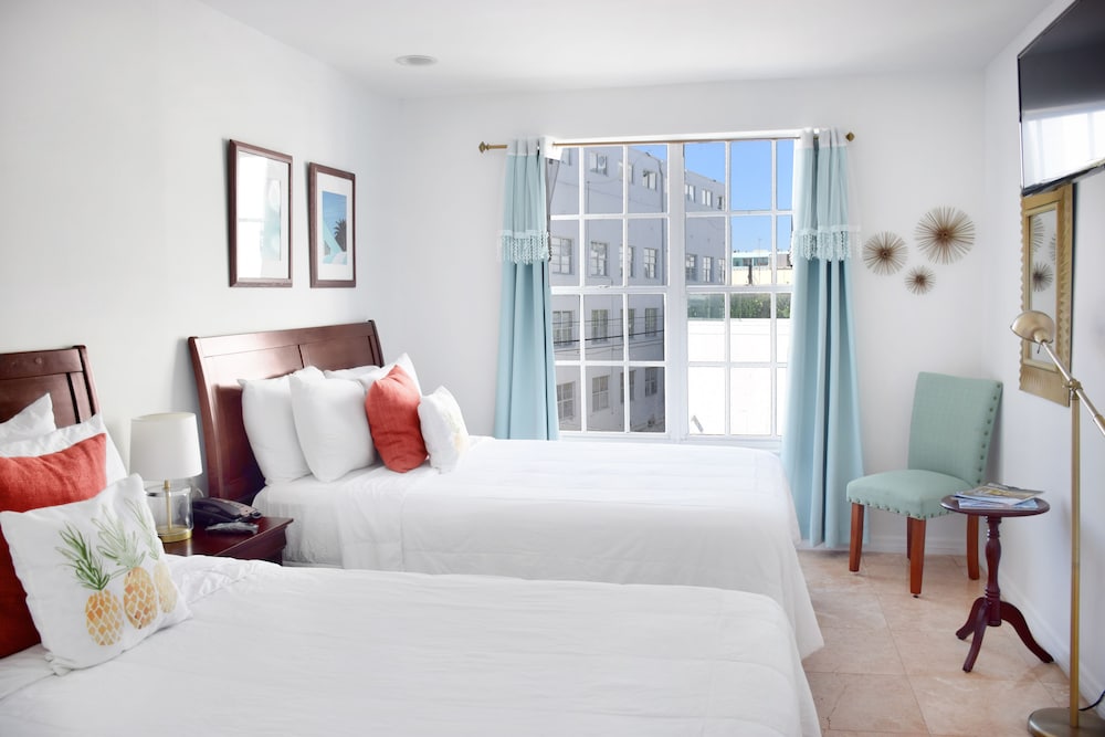 Deluxe Double Room, 2 Queen Beds - Photo 6