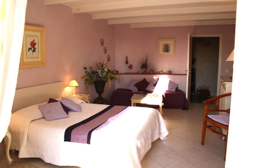 Standard Triple Room (2) photo 3