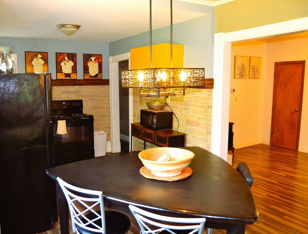 House, Multiple Bedrooms, Accessible photo 1