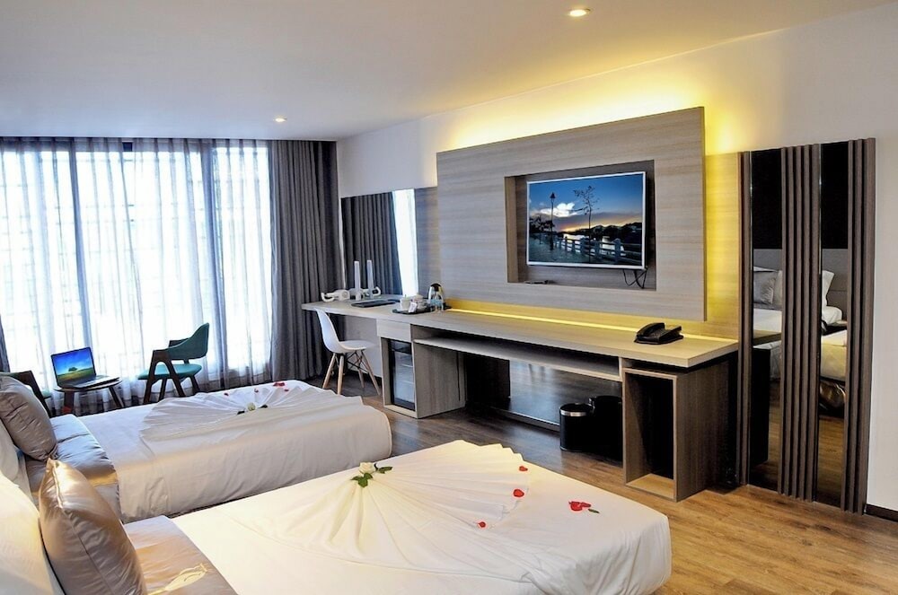 Senior Double Or Twin Room, Partial Sea View
