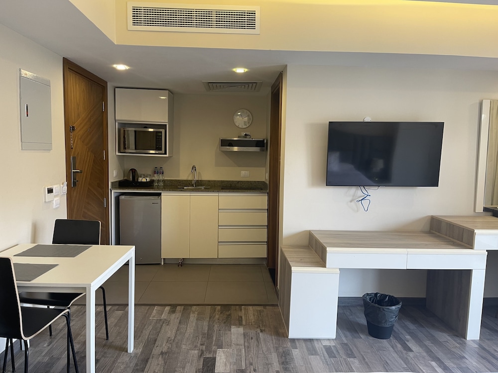 Deluxe Studio King Apartment