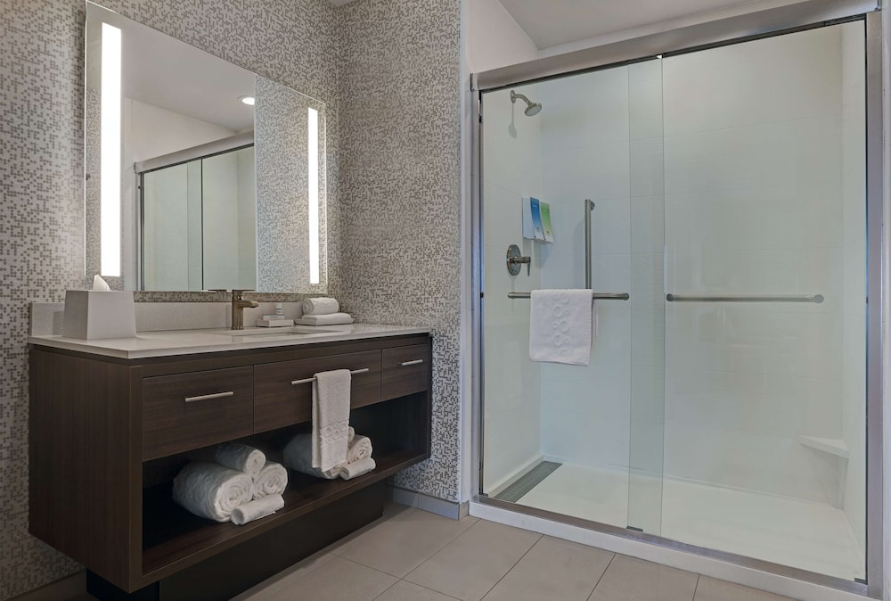 Studio, 1 King Bed, Accessible, Bathtub (Mobility & Hearing) - Photo 4