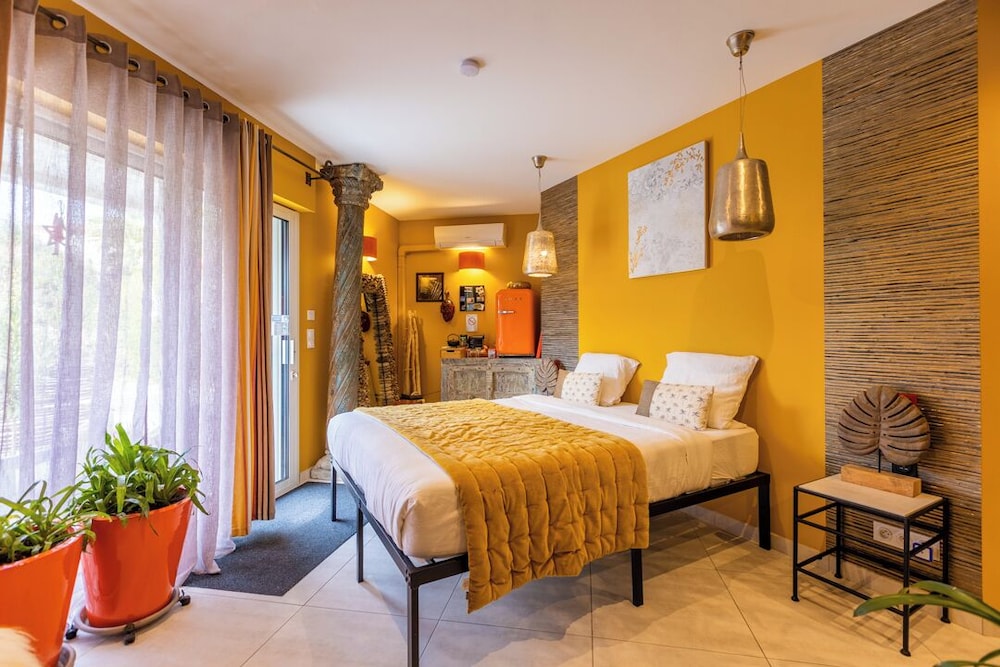 Deluxe Double Room, 1 Queen Bed, Fireplace photo 1