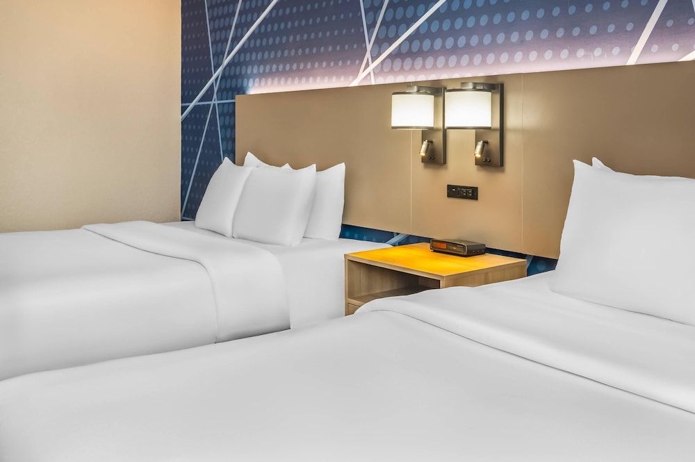 Room, 2 Queen Beds, Non Smoking - Photo 2
