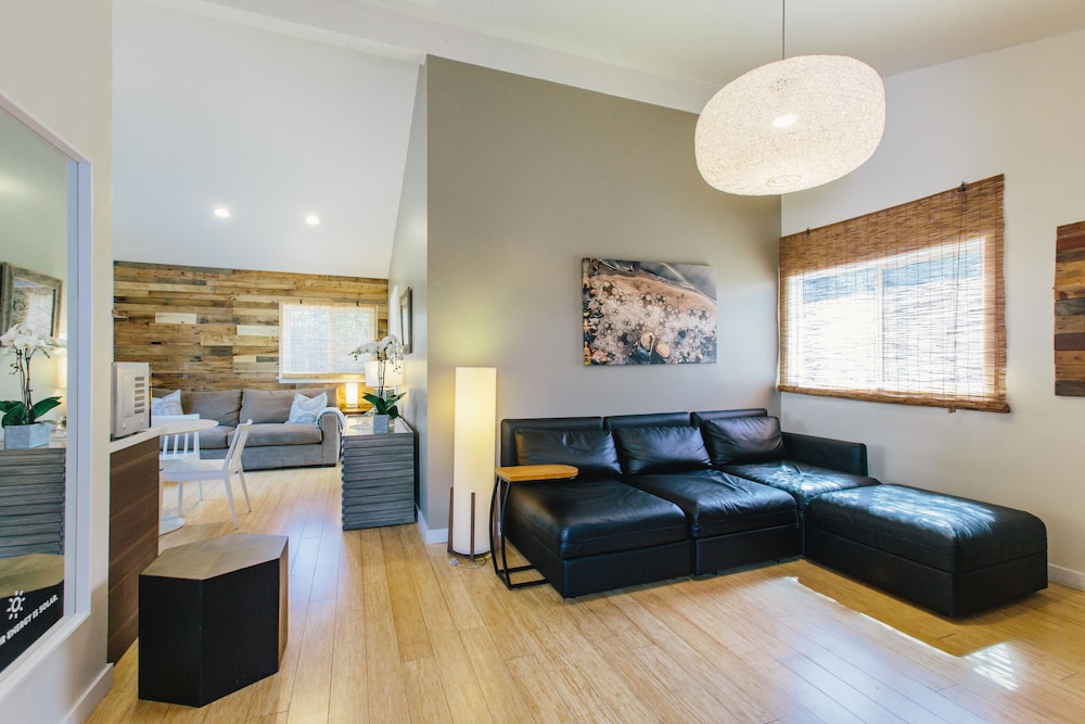 Deluxe One Bedroom Suite