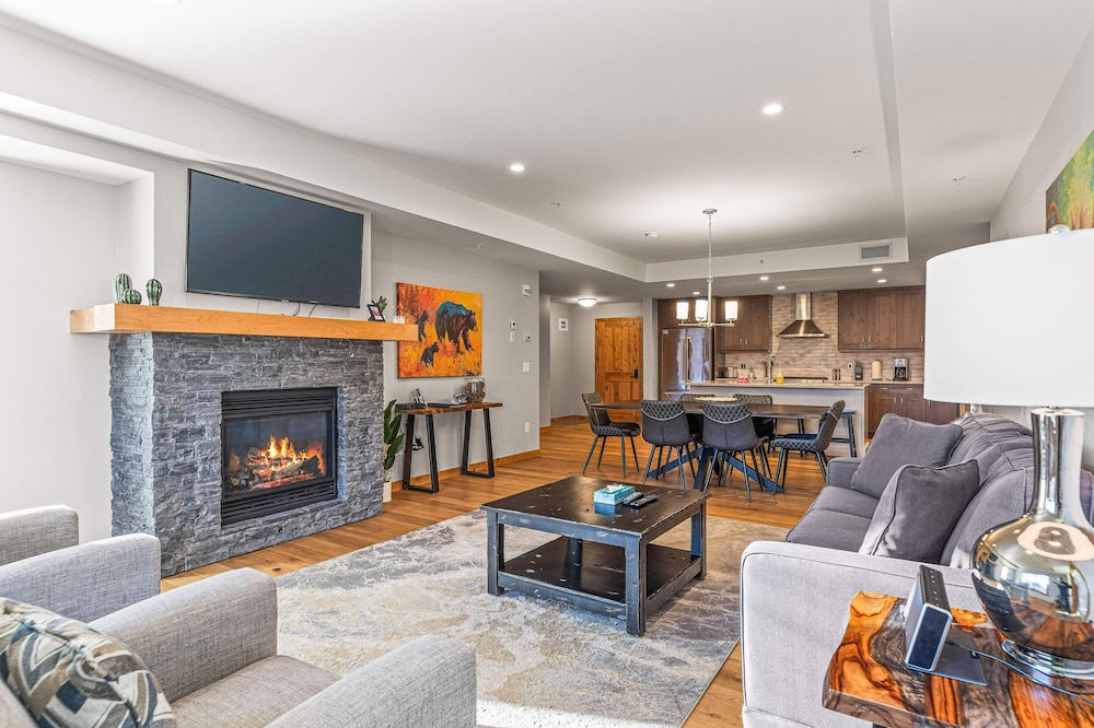 W301 Two Bedroom Premier Condo