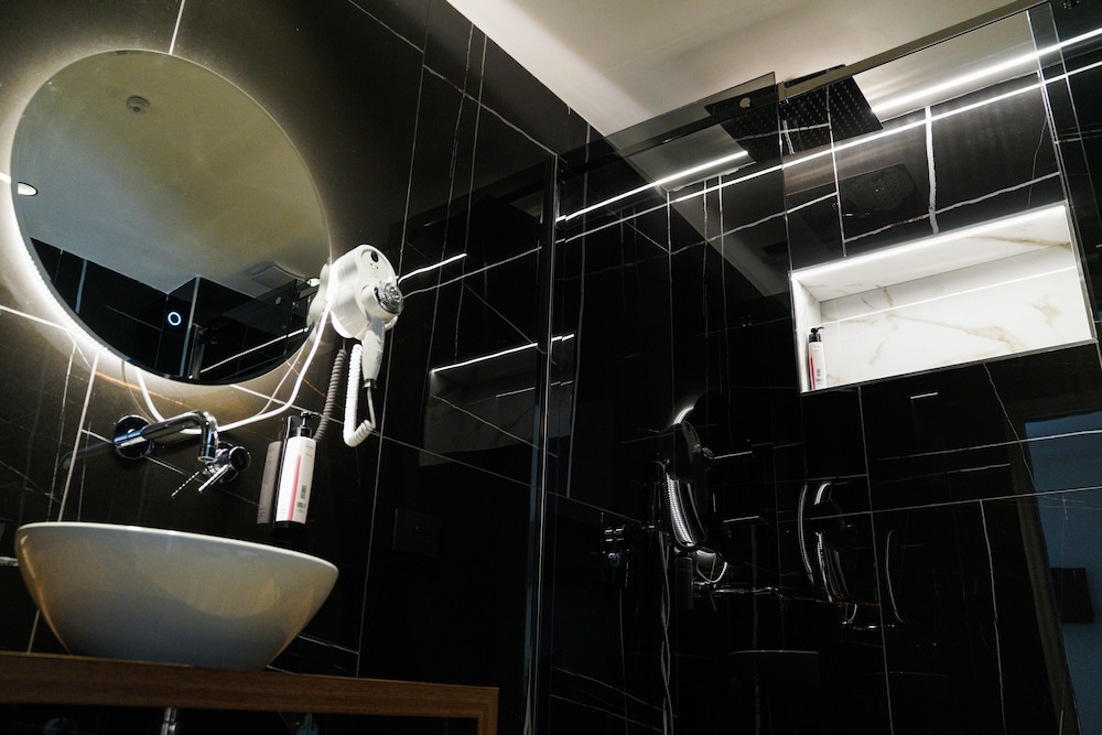 Deluxe Triple Room - Photo 9