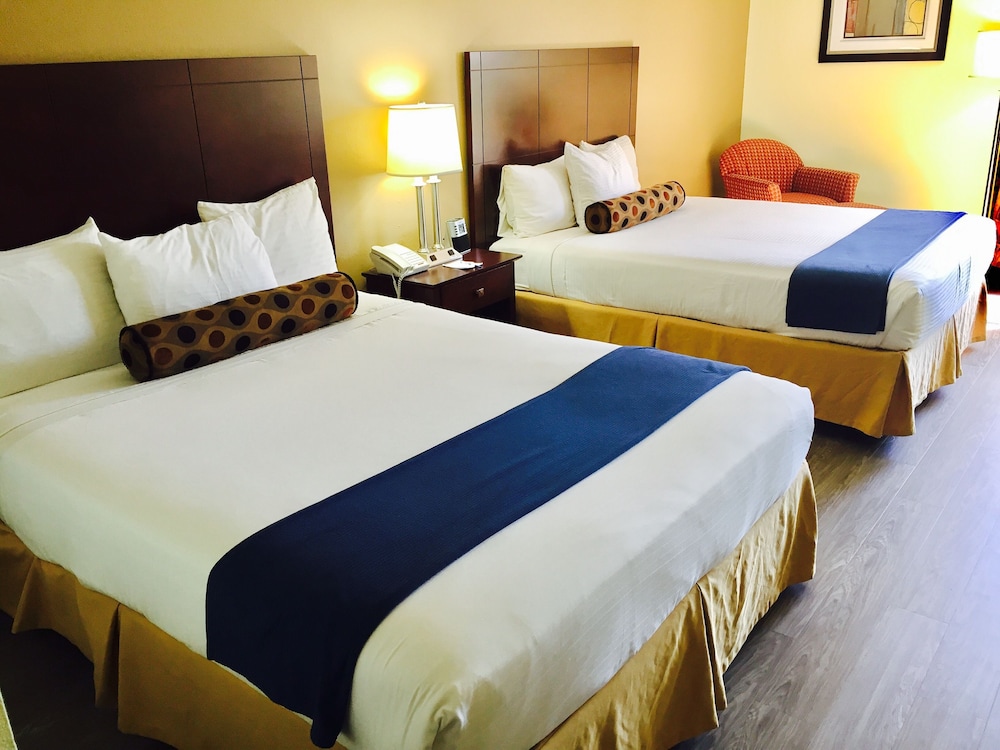 Standard Room, 2 Queen Beds, Non Smoking, Microwave - Photo 3